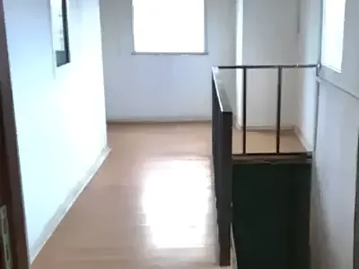 Hol interior cu ușă și fereastră hală vânzare Otopeni Ilfov